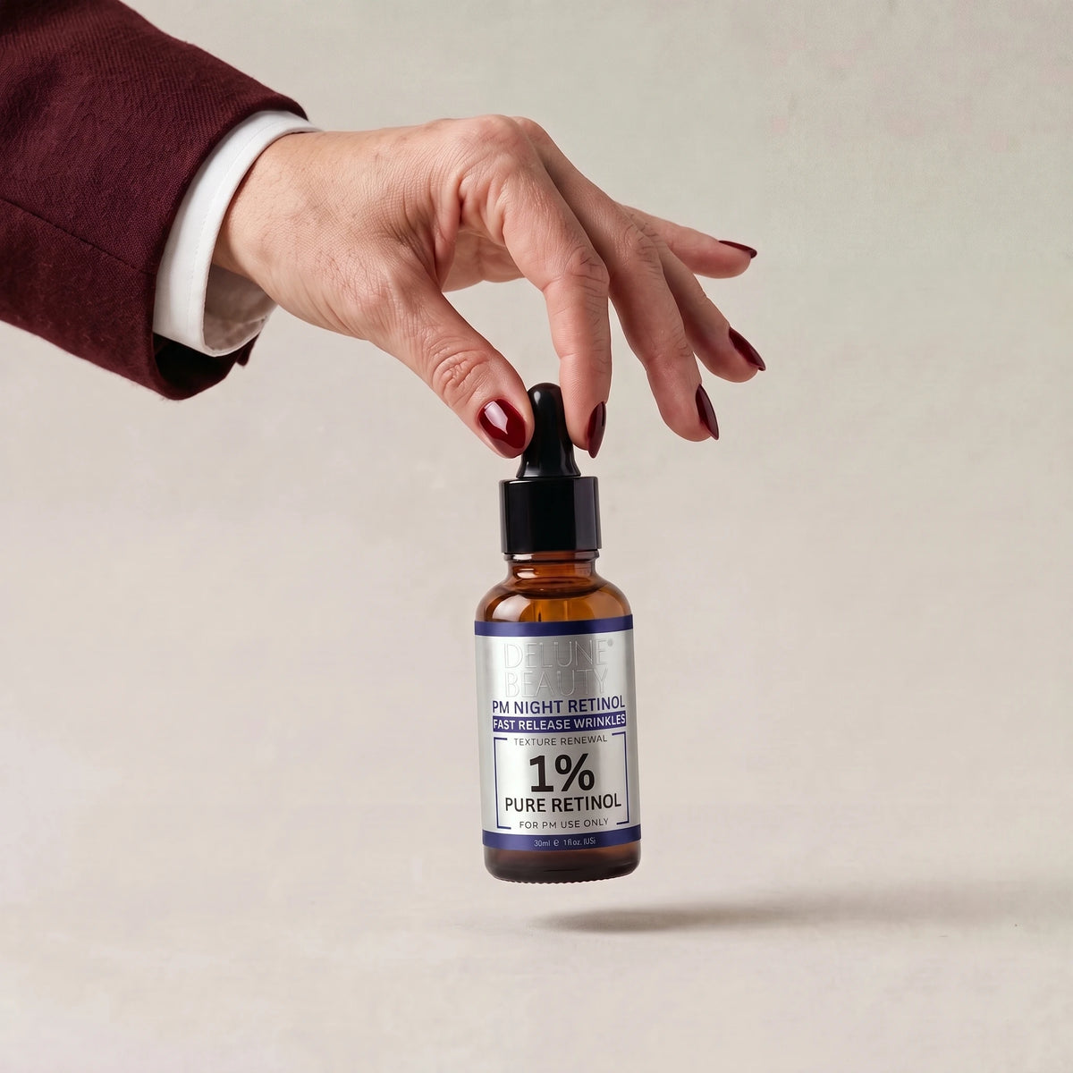Hand lifting Delune Beauty PM Night Retinol Power Serum