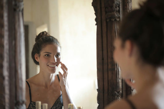 9 Best Essential Oils for Radiant Skin (Your Complexion Will Thank You!)