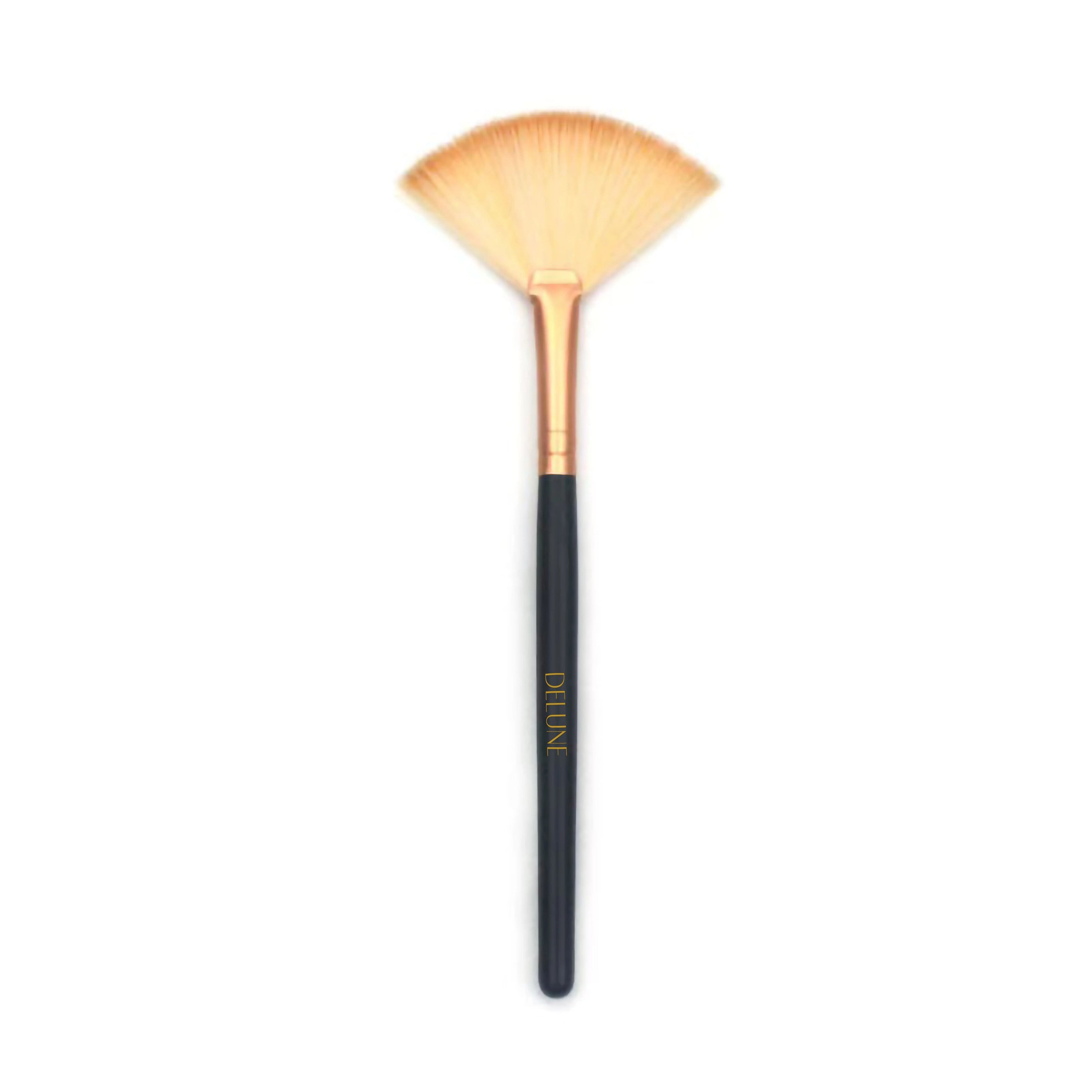 Elegant Delune Clay Mask Fan Brush for precise skincare application, featuring a sleek design for spa-like masking experience.